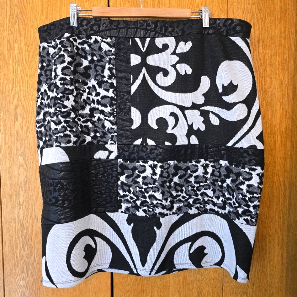 Frank Lyman Elegant Black and White Patterned Skirt, EUC Size 22